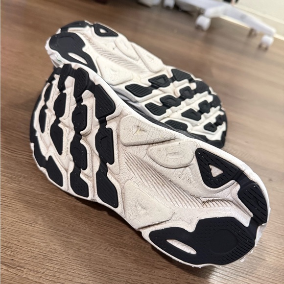 Hoka clifton 9 Men's Black and White Athletic Shoes - Picture 9 of 10